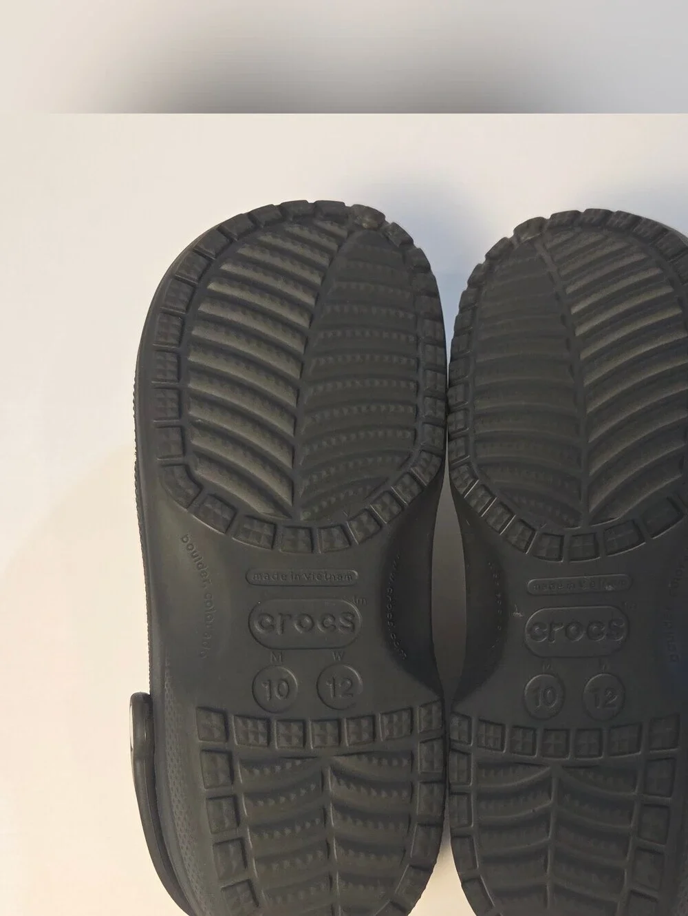 CROCS Classic Clog Black Vented Slip On Versatile Sporty Minimalist Size 10M 12W